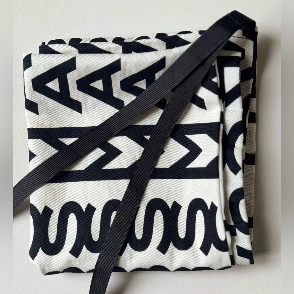 Marc Jacobs Minaudière Black and White - Picture 8 of 12